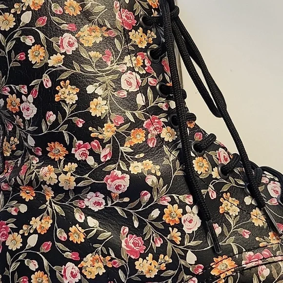 Floral boots - Picture 3 of 7
